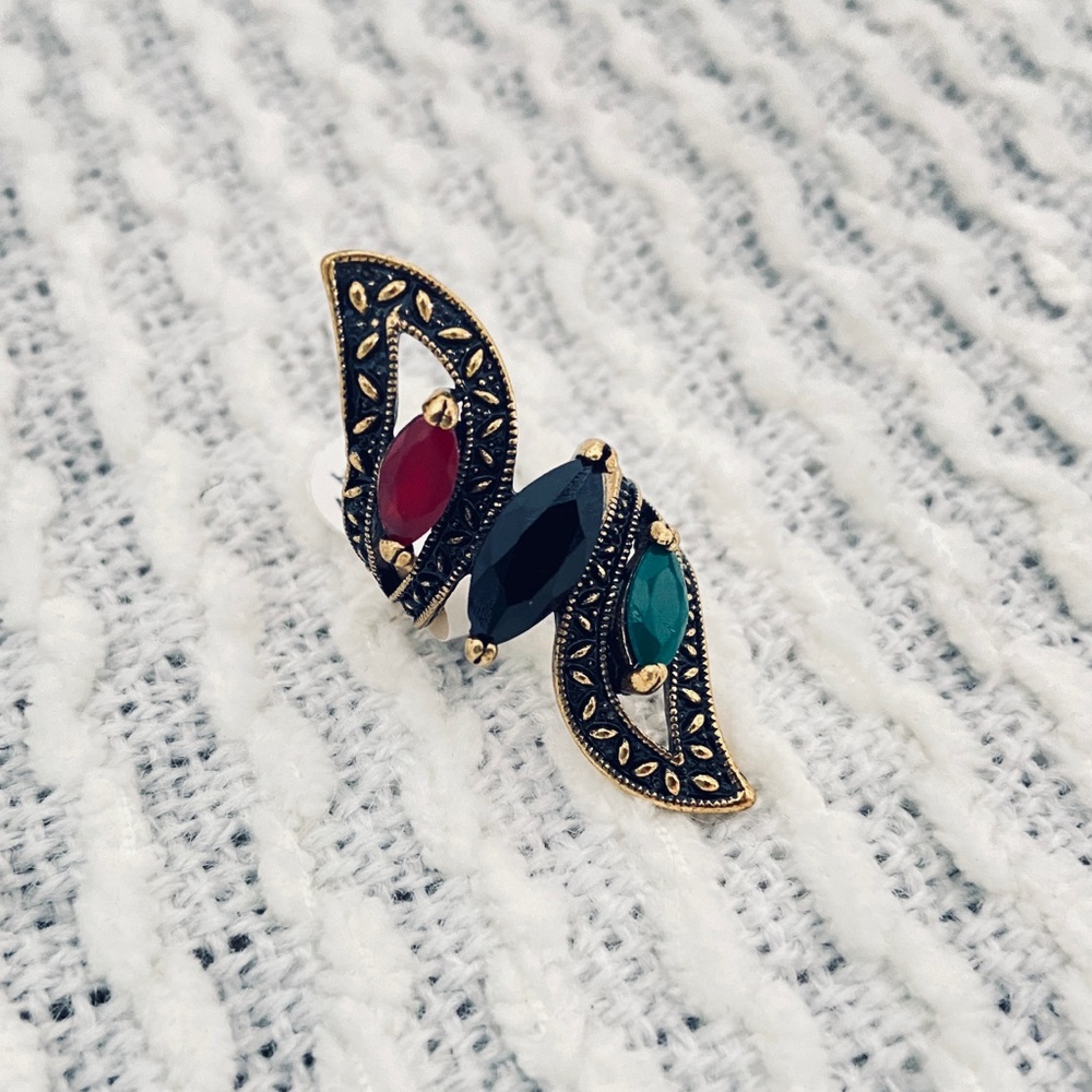 Vintage “style”ring ( no vintage)